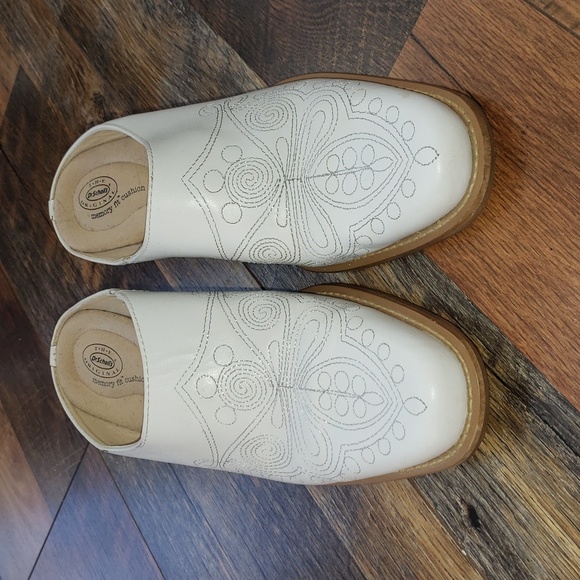 Dr. Scholl's Round Up White Leather Embroidered Heeled Mule Clog, Size 7.5 - Picture 2 of 9